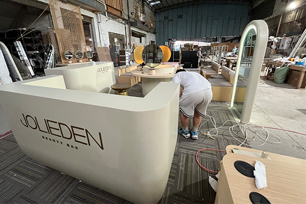 American High-End Salon Space Design