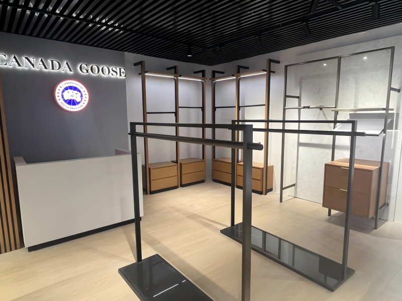 The Buyer’s Guide to Choosing the Right Clothing Rack for Retail Store Longevity and Brand Image